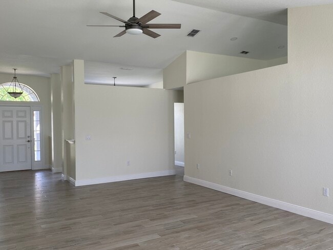 Photo - 1440 Banbury Loop North