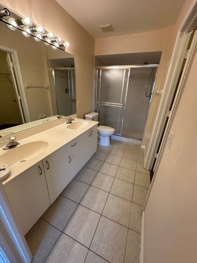 Photo - 26747 Little John Ct Unidad 10