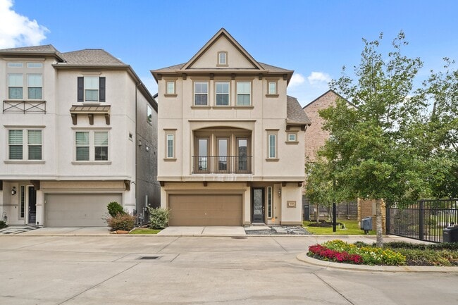 Photo - 2025 Cambridge Heights Pl