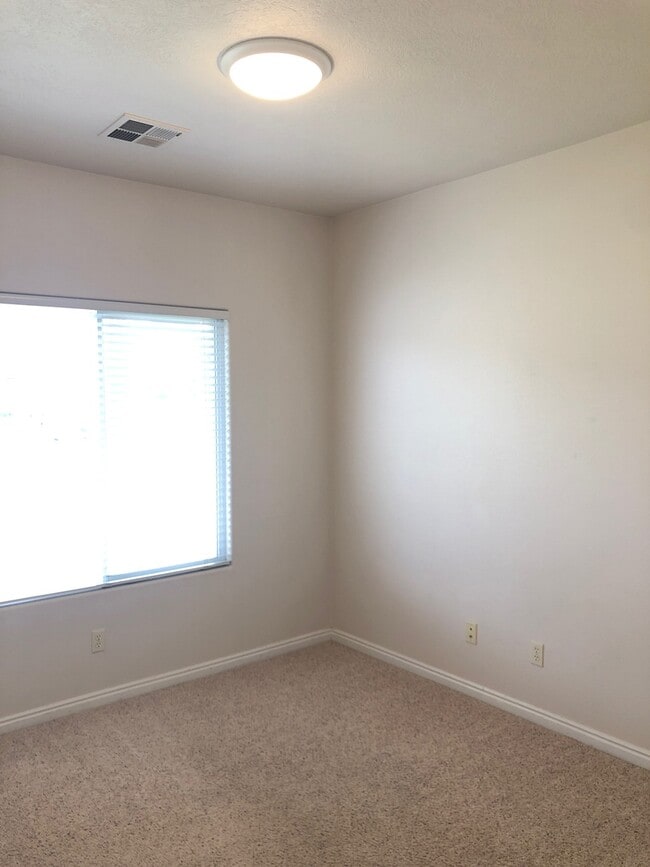 Photo - 3 bed 2 bath home for rent in Hurricane