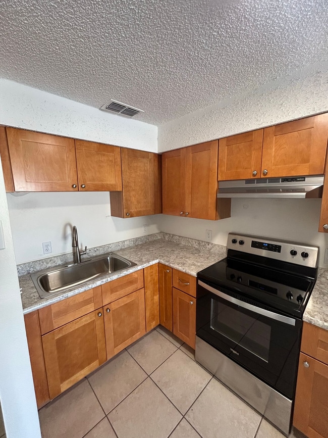 Photo - North Lakeland Apartment!