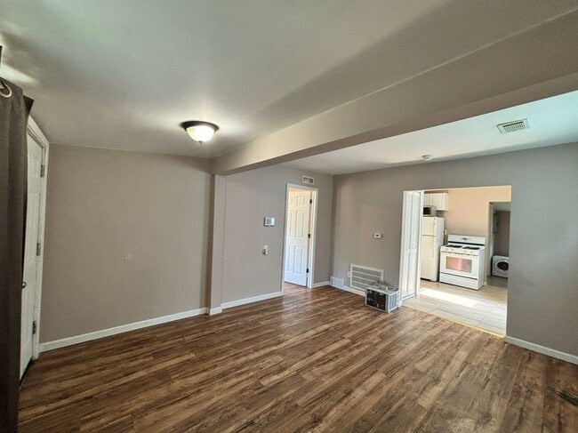 Photo - 7275 Chalmers Ave
