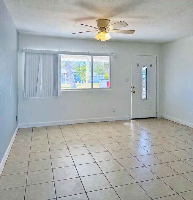 Photo - 3 Bedroom 1 Bath in St. Petersburg!