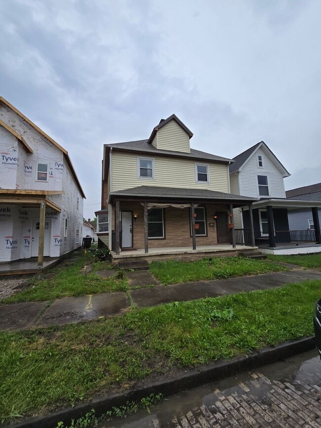4 BEDROOM SINGLE FAMILY HOME - 4 BEDROOM SINGLE FAMILY HOME