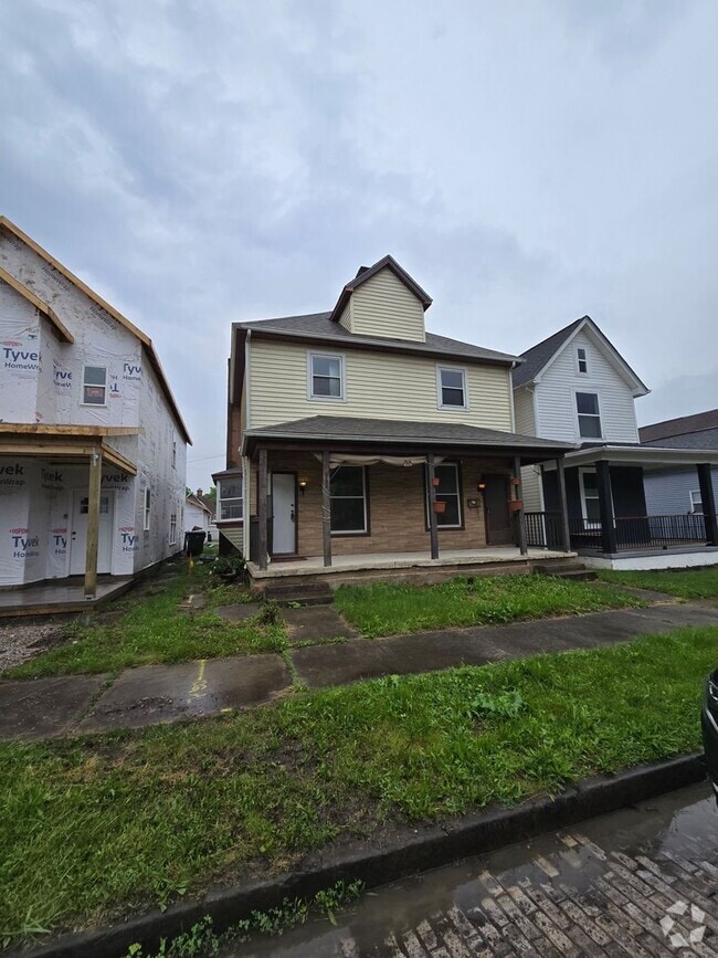 Building Photo - 4 BEDROOM SINGLE FAMILY HOME