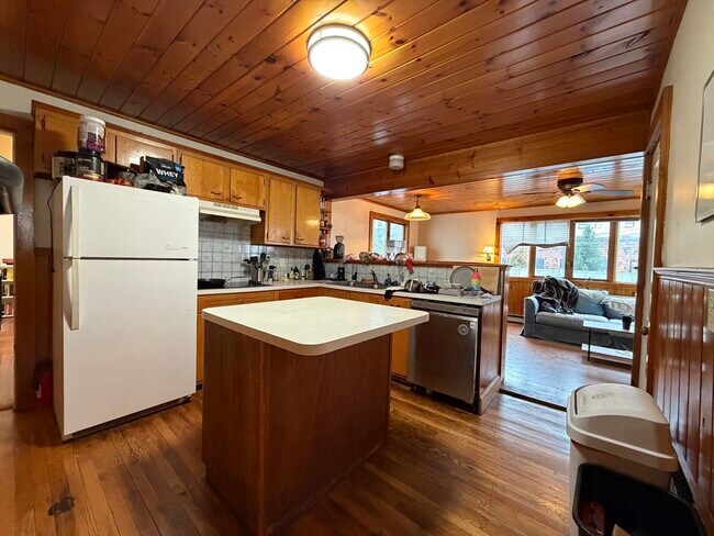 Building Photo - 92 Wallingford Rd Unit 1