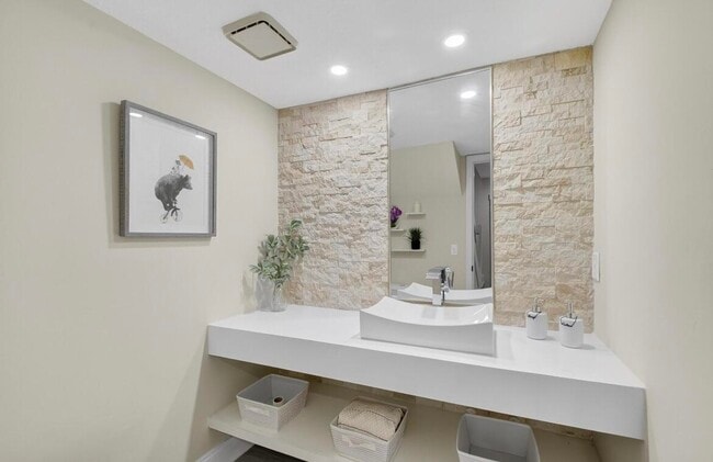 Photo - 2703 Maplewood Dr