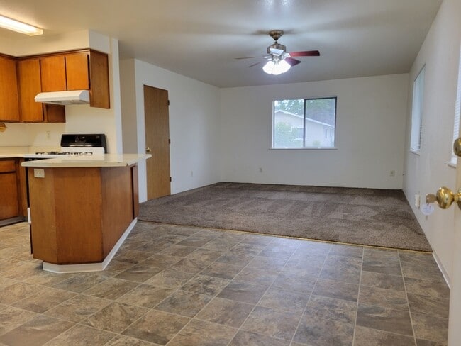 Photo - 1685 Cloverlawn Dr