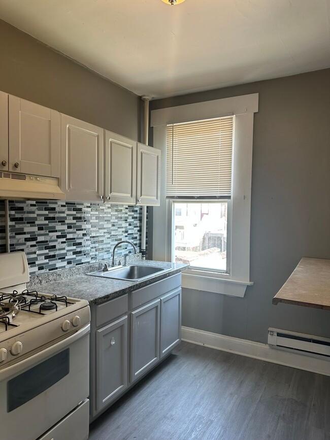 Building Photo - 5 S Wickham Rd Unit Apt. 2