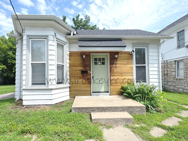 Building Photo - 2602 Essex St