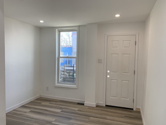 Building Photo - 346 W 29th St Rental
