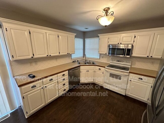 Photo - 625 NW Rosaceae Dr