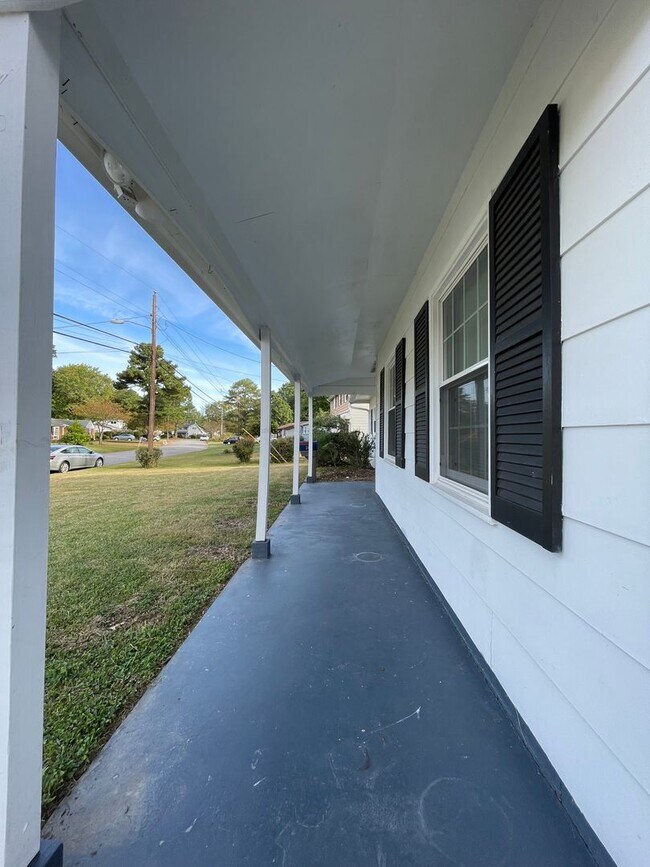 Photo - AVAILABLE NOW! 4 BEDROOM 2 BATH SINGLE FAMILY HOME IN CAROLLANE FARMS