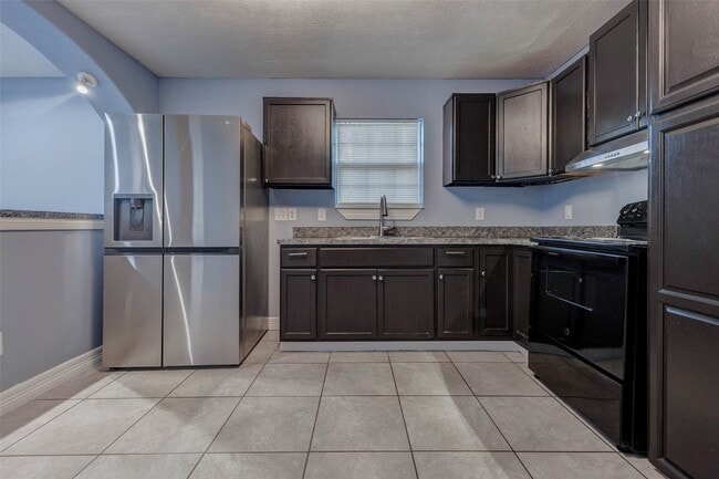 Photo - 7118 Karen St