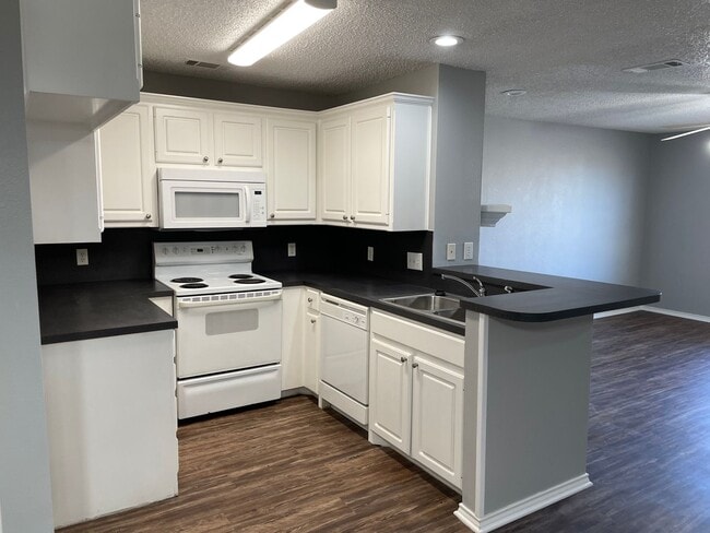 Photo - 2330-78 Unit 2