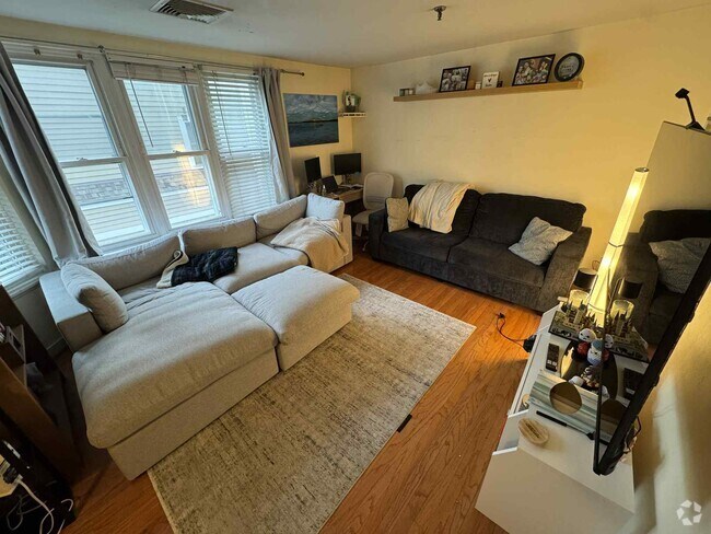 Building Photo - 126 Tudor St Unit 1 Rental