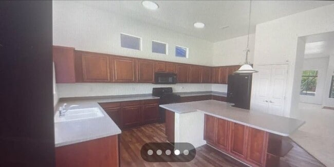 1 E Westchester Dr
