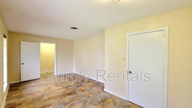 Photo - 2614 Tanglewood Dr