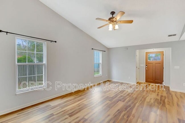 Photo - 207 Lynton Ct