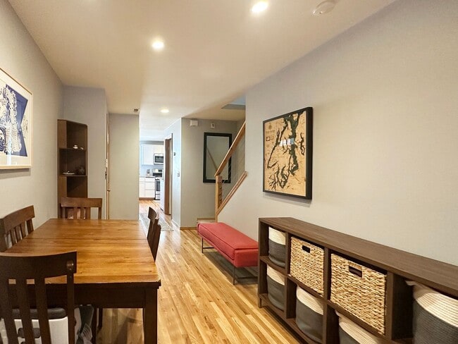 Photo - 2bd/1.5ba Seattle Townhome