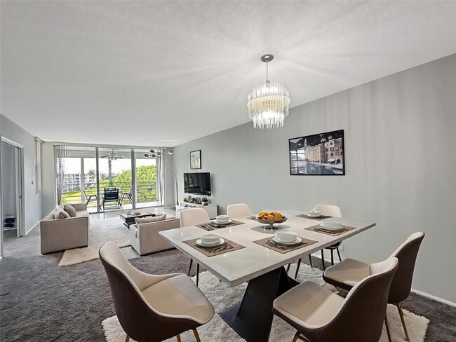 Building Photo - 535 Oaks Dr Unit 504