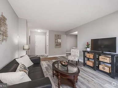 Building Photo - 4500 S Four Mile Run Dr Unit 206 Rental