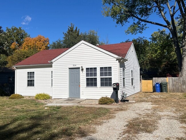 Photo - 3 Bedroom home with Fenced Yard - Availabl...