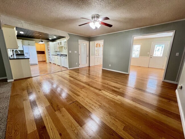 Photo - 223 S Gunther St