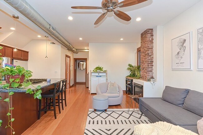 Photo - 176 Hillside St Unidad 101