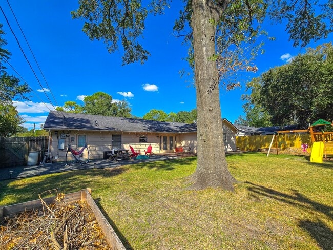 9507 Meadowbriar Ln