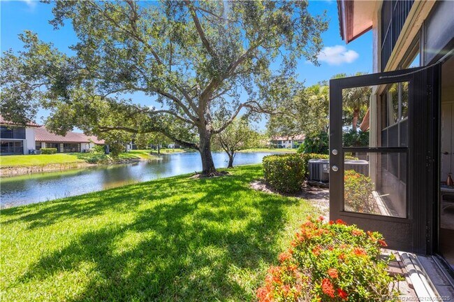 Photo - 3450 SE Martinique Trce Unidad 103