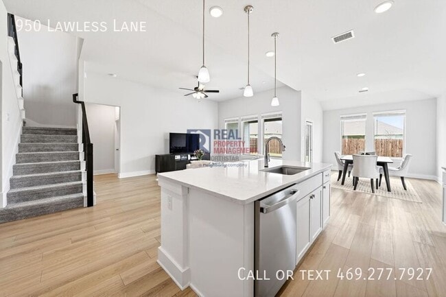 Photo - 950 Lawless Ln