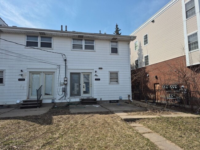 Photo - Awesome 3 BR/1 BA End-Unit Townhome in Minneapolis!