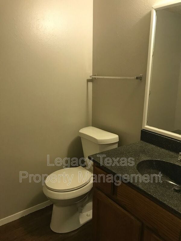Photo - 1409 Courtney Pl
