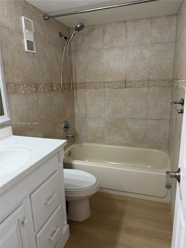 Photo - 8560 N Sherman Cir Unit 404