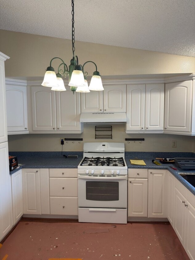 Nicest Unit at Plaza West..with grounds li... - Nicest Unit at Plaza West..with grounds li...