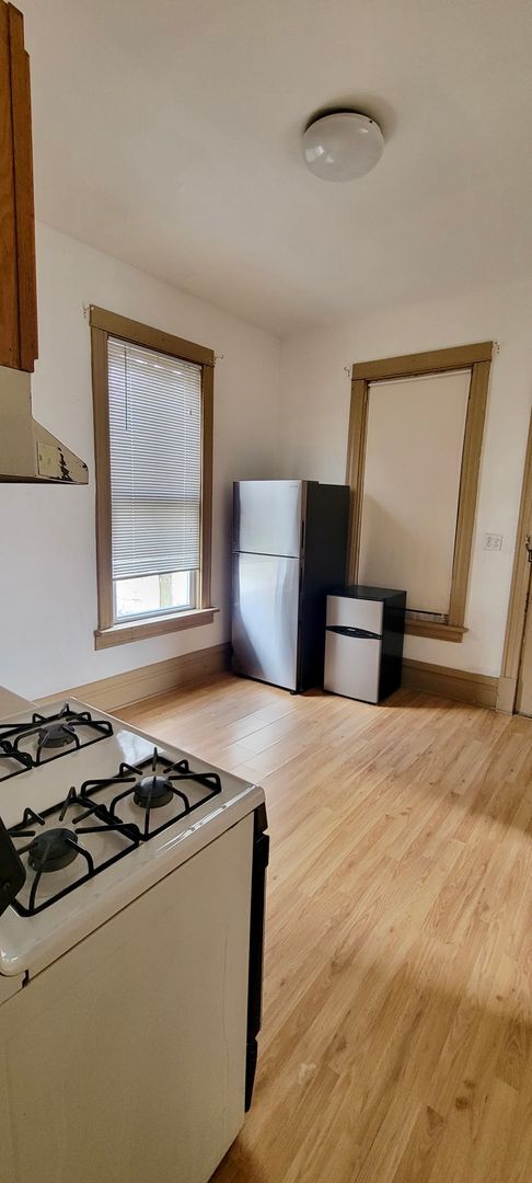 Photo - 2155 N Kilbourn Ave Unit 2