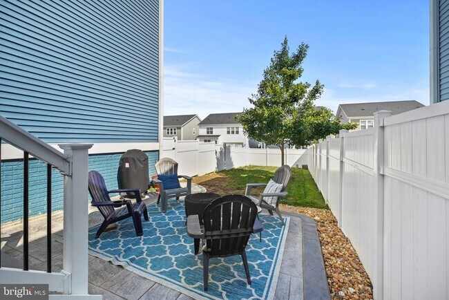 Photo - 1025 Forsythia Ln