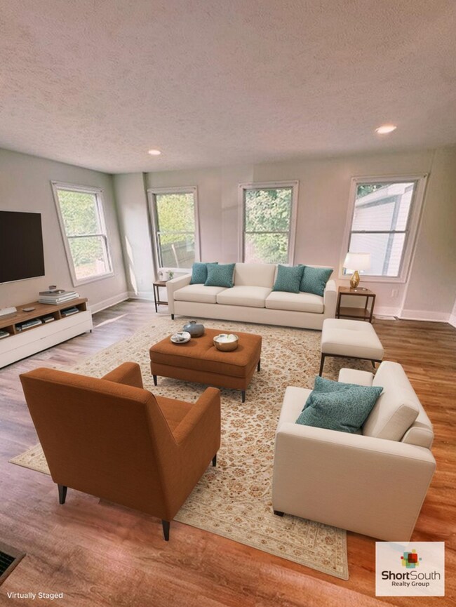 New 4 bed 3 bath house in East Town. - New 4 bed 3 bath house in East Town.
