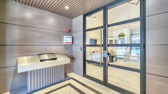 2500 Bathurst Street Apartments - 2500 Bathurst Street Apartments