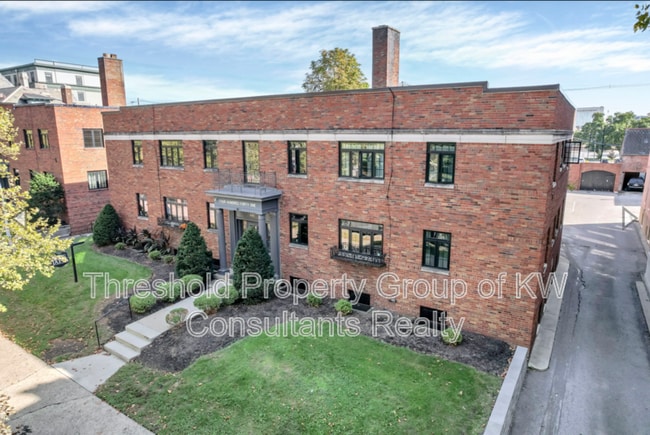 Building Photo - 451 E Town St Unit 204