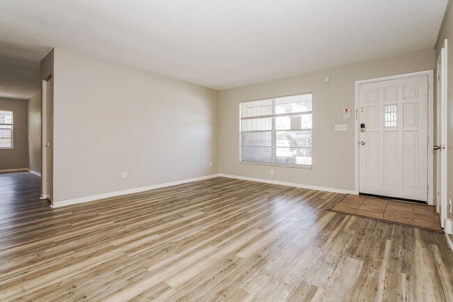 Photo - 989 E Normandy Blvd