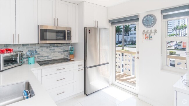 Building Photo - 1893 S Ocean Dr Unit 204 Rental