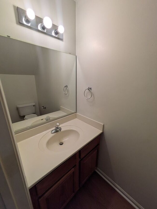 Photo - 2BD/1.5BA Townhome in Strawberry Patch Complex of Hickory