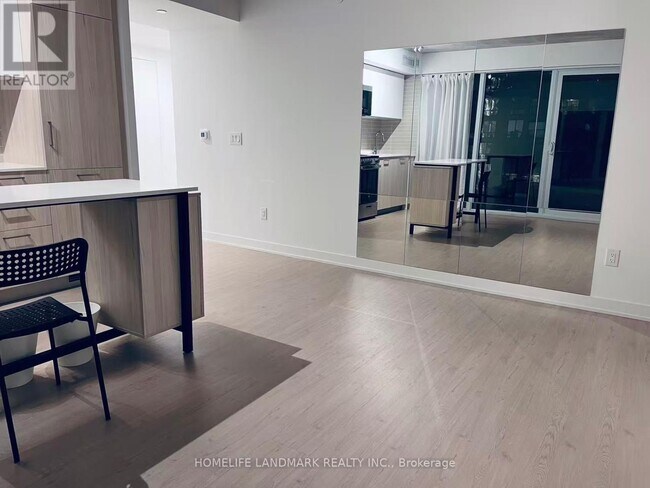 Photo - 65 Mutual St Unit 704