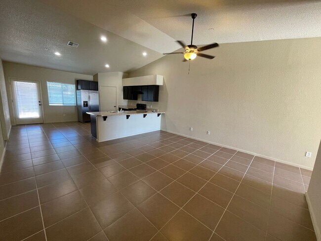 Photo - 3 Bedroom Townhome in Desert Sky!
