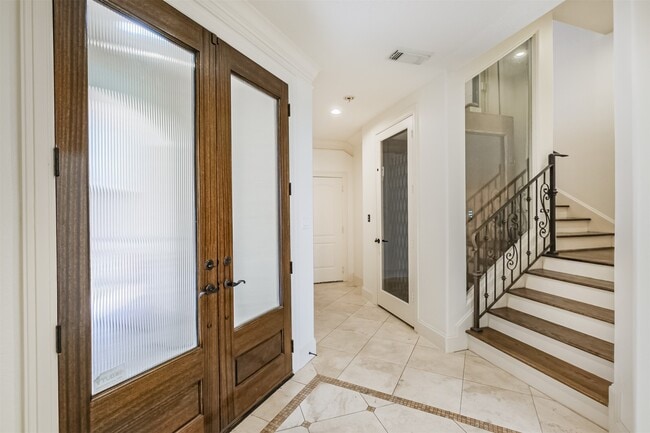 Photo - 407 W Bell St