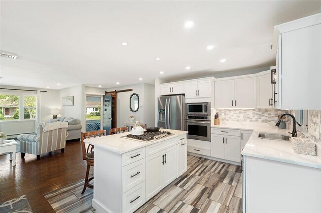 Photo - 9 Woodlund Ave