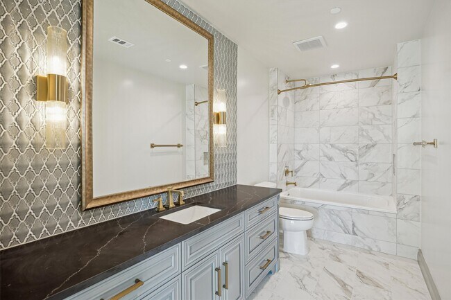 Building Photo - 1717 Bissonnet St Unit 1802