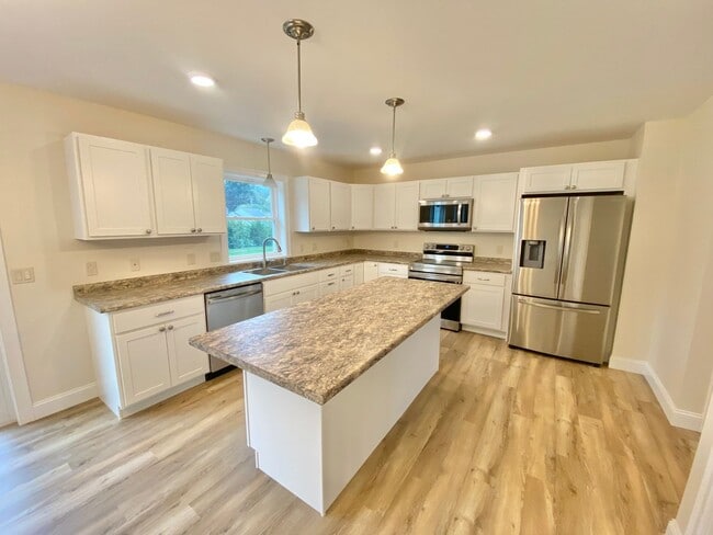 Photo - 3 Bedroom Townhouse Essex Junction VT Avai...